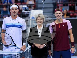 Министър Весела Лечева връчи купите на финалистите в турнира Sofia Open