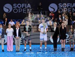 Министър Весела Лечева връчи купите на финалистите в турнира Sofia Open