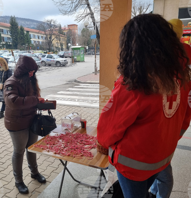 Благотворителен мартенски базар „Мартеничка купи и надежда на Божко подари“ е организиран в Шумен 
