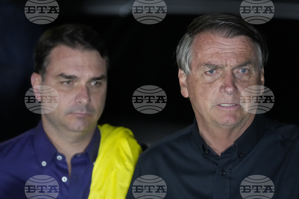 Най-големият син на бившия държавен глава Болсонаро каза, че баща му ще подкрепи кандидатурата му за президентските избори в Бразилия