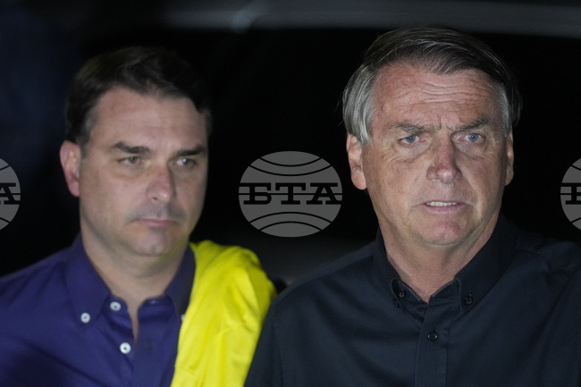 Най-големият син на бившия държавен глава Болсонаро каза, че баща му ще подкрепи кандидатурата му за президентските избори в Бразилия