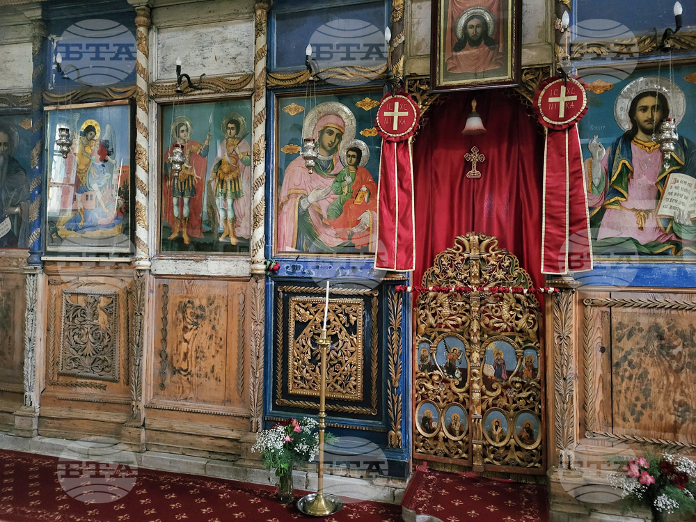 Нужни са средства за реставрация на иконостаса в храм „Свети Николай Чудотворец“ в Самоков
