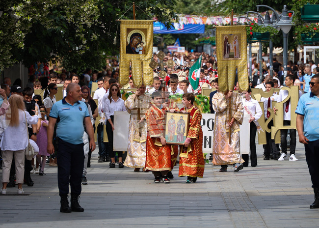 Около 16 500 участниците се очаква да се включат в празничното шествие на 24 май в Бургас