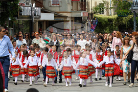 Бургас - 24 май - празнично шествие