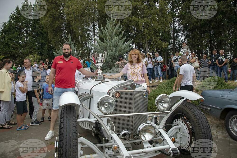 Близо 300 ретро автомобила показаха в старозагорския парк „Артилерийски“