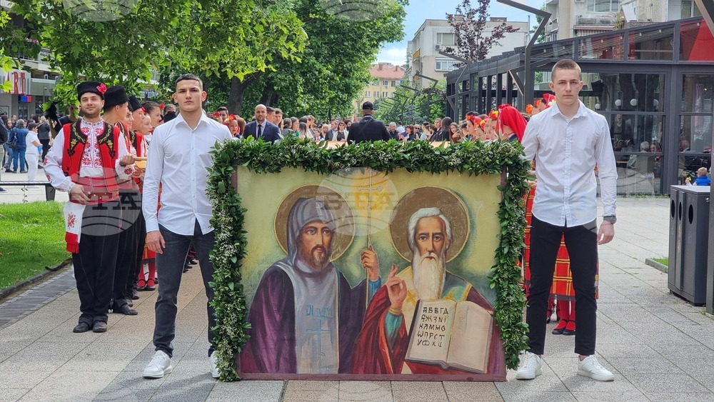 С "Парад на буквите" във Враца бе отбелязан 24 май