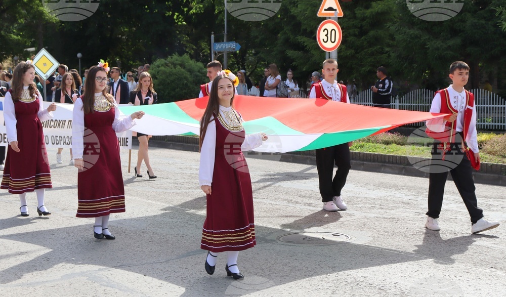 С шествие, концерт и изпращане на абитуриенти Генерал Тошево отбелязва 24 май