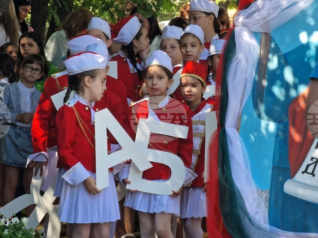 С празнично шествие и тържествени програми ще бъде отбелязан 24 май в Петрич и Сандански