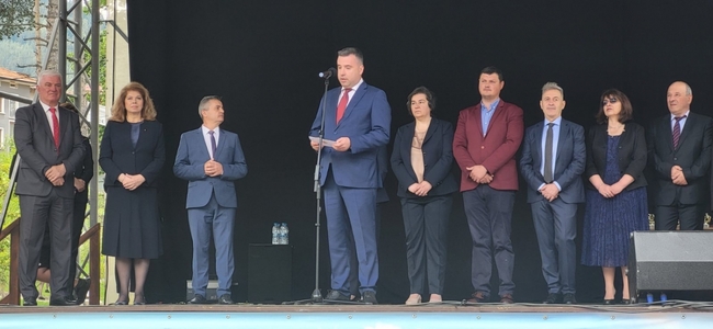 ОА Смолян: Областният управител Захари Сираков беше гост на тържествата за 24 май в Чепеларе