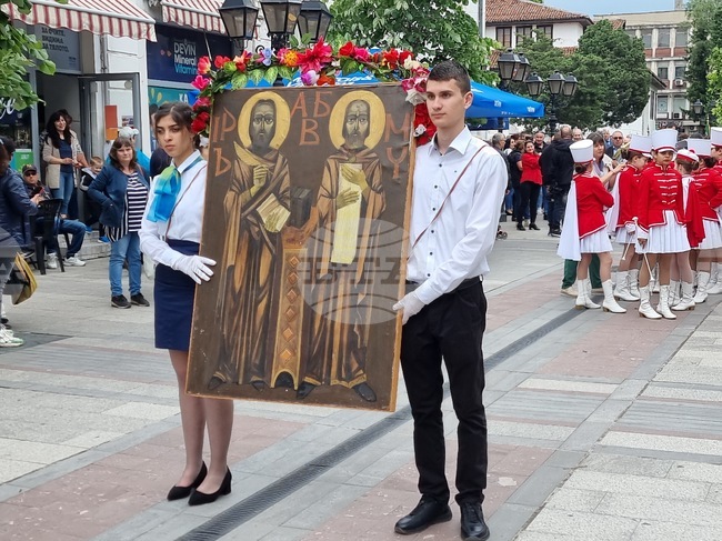 С празнични шествия и тържества ще отбележат 24 май във Видин, Белоградчик и Кула