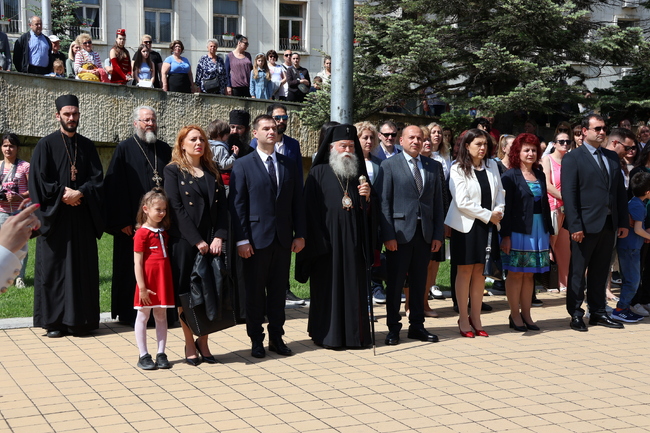 Община Ловеч: Кметът на 24 май: Обявяваме поход в защита на българския език