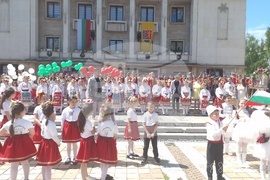 Троян - 24 май - шествие - концерт