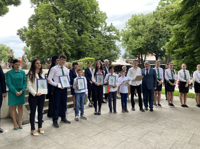 Видин отбеляза тържествено 24 май, като отличи изявени дейци на просветата, културата, изкуството и ученици