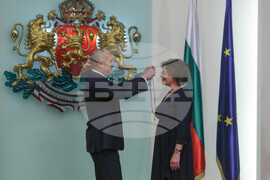 Румен Радев - Флоранс Робин - орден „Мадарски конник“
