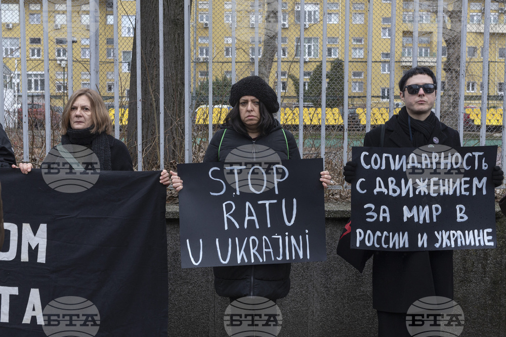 Чиста лъжа е, че от Сърбия се набират войници в подкрепа на руските военни сили в Украйна, заяви министърът на отбраната на страната