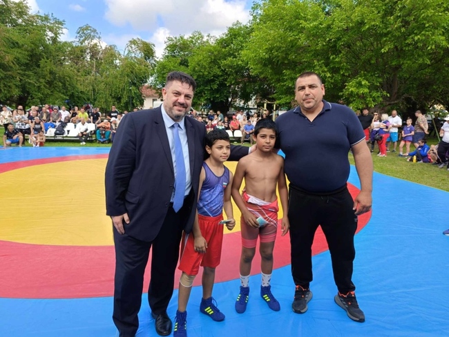 Атанас Зафиров връчи награди на млади надежди от Клуба по борба в Златарица