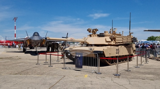 Съединените щати ще разположат отряд американски войници с танкове „Ейбрамс“ в Румъния