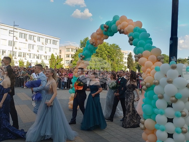 Търговище - абитуриенти - дефиле