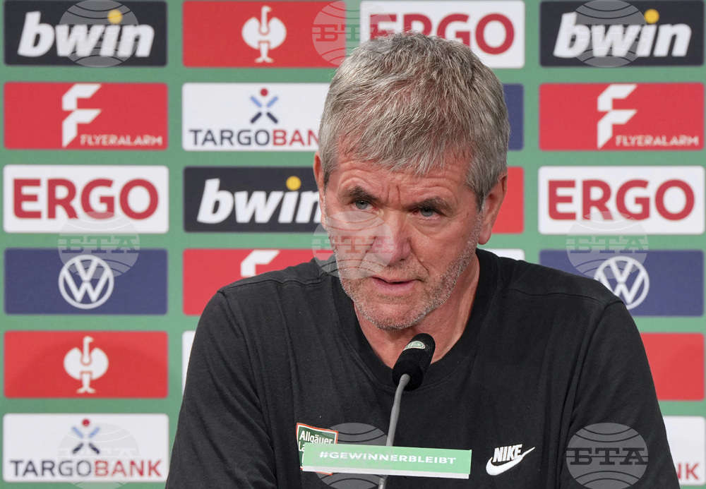 Фридхелм Функел обмисля остане начело на отбора на Кьолн след промоцията в Бундеслигата