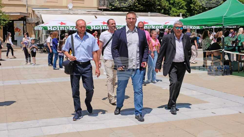 Кандидатите за народни представители от листата на коалиция „Левицата!“ в Благоевград участваха в празничните прояви в града