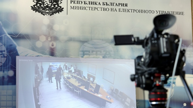 В 98,56% от секциите в изборната нощ е имало излъчване на живо на броенето на бюлетините, 1,18% от машините за гласуване са дали дефекти