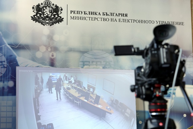 В 98,56% от секциите в изборната нощ е имало излъчване на живо на броенето на бюлетините, 1,18% от машините за гласуване са дали дефекти