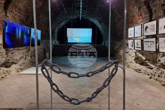 Варна - Форум „Буна“ - изложба „Природата на връзките“