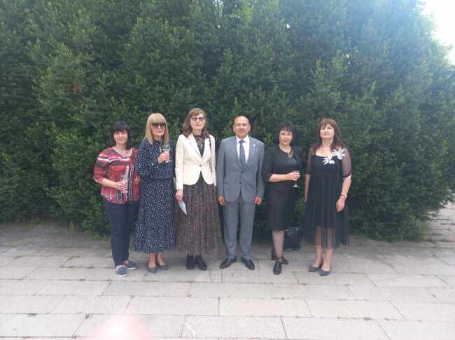 Община Ловеч: Кметът и представители на образователни и културни институции от Ловеч на приема на президента за 24 май