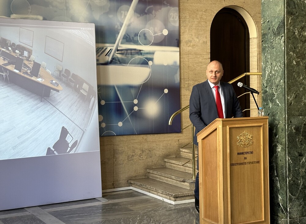 Министър Мундров: Удостоверяването на машините приключи успешно