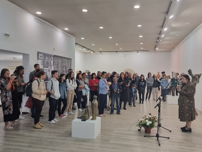 В Плевен се откри изложбата "Ахимса: ненасилието" в присъствието на посланика на Индия
