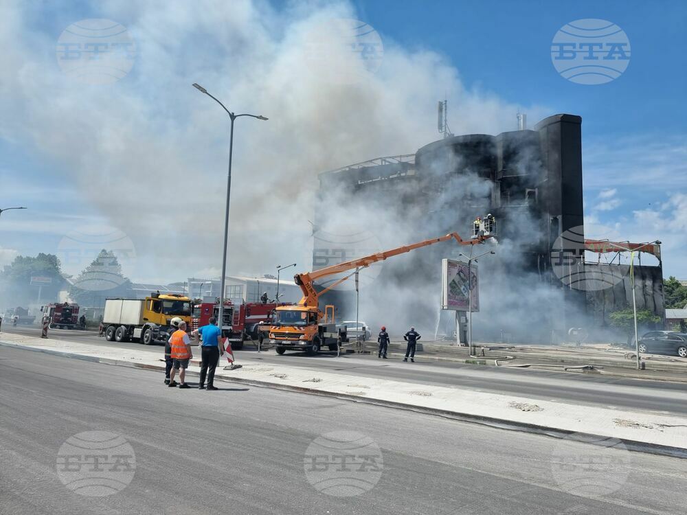 Пожар гори в Западната промишлена зона на Варна