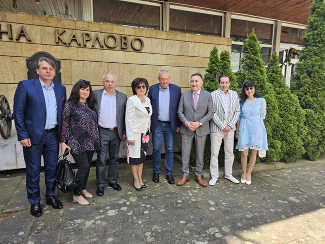 Цвета Караянчева в Карлово: Междуведомствената комисия по бедствията и авариите ще гласува средства за наводнените села