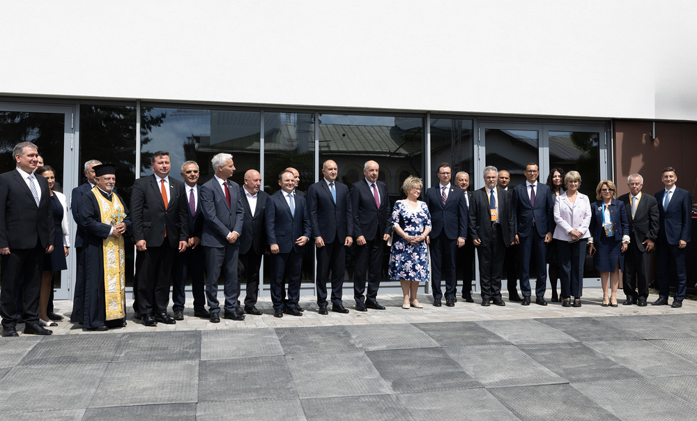 Президентите на България и Унгария откриха новопостроената сграда на Български образователен и културен център, изграден със съдействието на двете държави