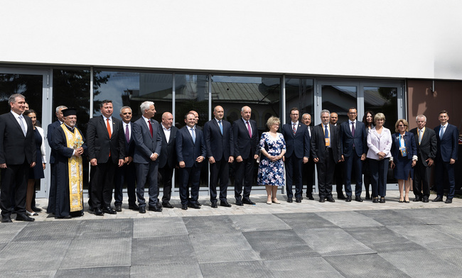 Президентите на България и Унгария откриха новопостроената сграда на Български образователен и културен център, изграден със съдействието на двете държави