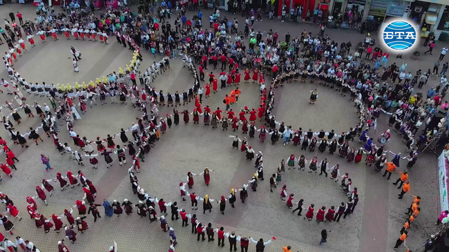 Над 1200 участници събра в Казанлък 17-ото издание на Националното надиграване "Тъпан бие, хоро се вие"