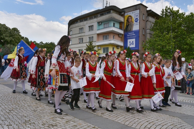 Сливен отново е завладян от фолклорната танцова магия на Международния детски фестивал „Приятелство без граници“