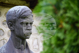 Банско - Освобождение - годишнина -  Пейо Яворов - паметник