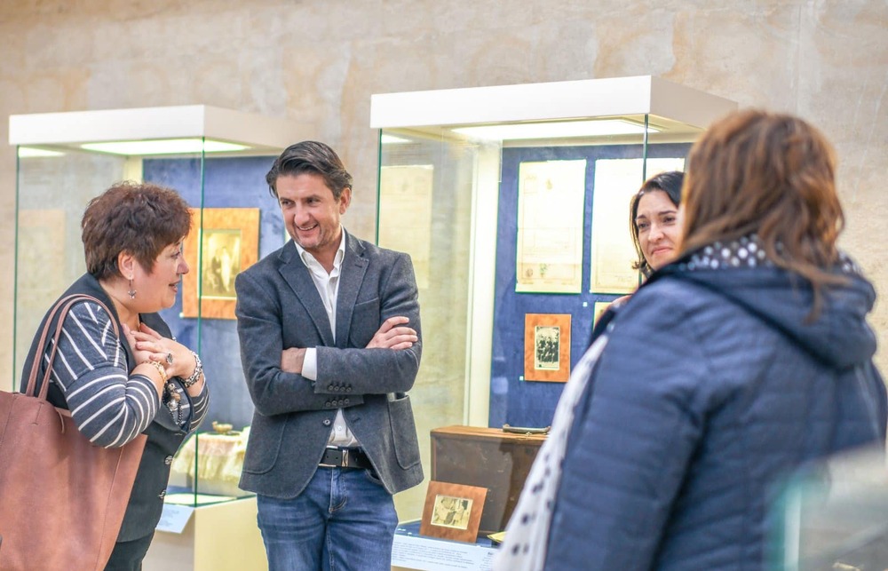 Мирослав Боршош: “Памет” – емоционална изложба със съкровени вещи и документи, посветена на 100-годишнината от приемането на арменските бежанци в България