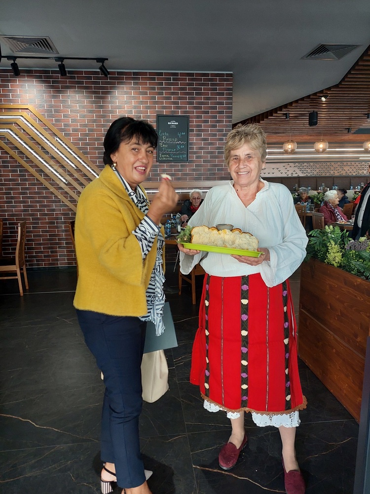 Зам.-кметът Борислава Борисова бе гост на тържествата на два пенсионерски клуба