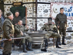 Снимка: Община Благоевград - Въздействаща историческа възстановка, полагане на венци и цветя и издигане на националния флаг в Благоевград белязаха началото на празничния 5. октомври.