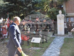 Снимка: Община Благоевград - Въздействаща историческа възстановка, полагане на венци и цветя и издигане на националния флаг в Благоевград белязаха началото на празничния 5. октомври.