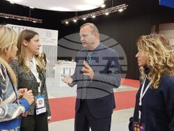 Снимка: Министерство на земеделието - заместник-министърът на земеделието Тодор Джиков при откриването на изложенията Месомания, Булпек, Светът на млякото, Салон на виното и Интерфууд  енд  Дринк в Интер Експо Център-София. 