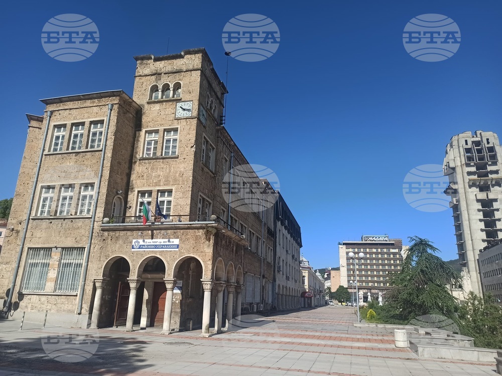 Мъж от Нови пазар е задържан в полицейския арест заради побой над жена, с която живее на семейни начала