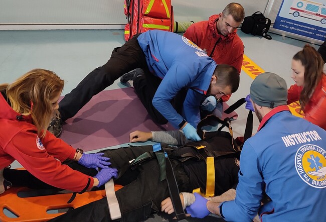 Съюз на парамедиците в България: В Световния ден на спешната помощ – 500 лекари трайно не искат да работят в линейките