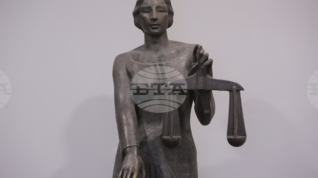 Съдът остави в ареста мъж, нанесъл лека телесна повреда на майка си