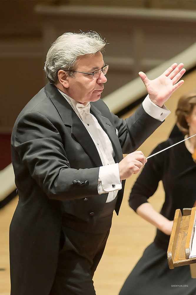 Софийска филхармония: Виртуозният маестро Милен Начев се завръща на българска сцена след десетилетие