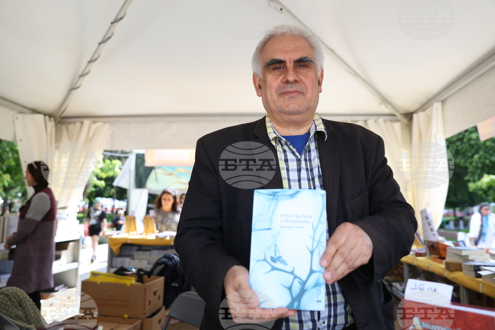 Пролетен панаир на книгата - Шатра 4 -  "Среща с автограф" - Маргарит Жеков