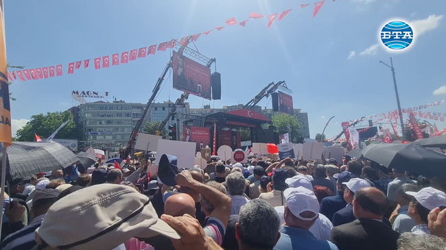 Десетки хиляди пенсионери се събраха на митинг в Анкара, организиран от основната опозиционна партия
