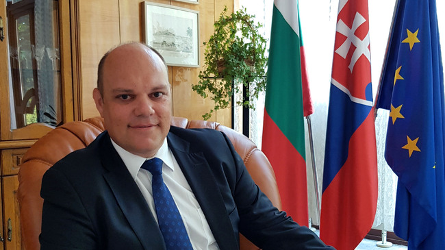 Посланикът на Словакия у нас Мануел Корчек: На украинските бежанци няма да се налага да ходят в център за убежище