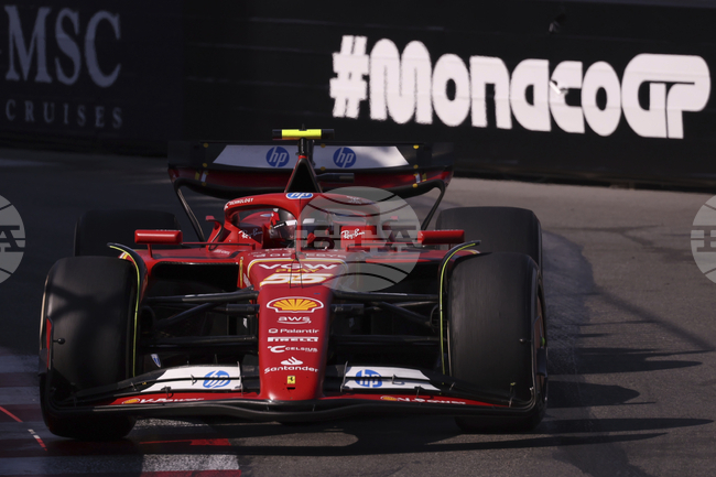 Емблематичното Ферари F2001 на седемкратния световен шампион във Формула 1 Михаел Шумахер (Германия) ще бъде предложено на търг в Монако